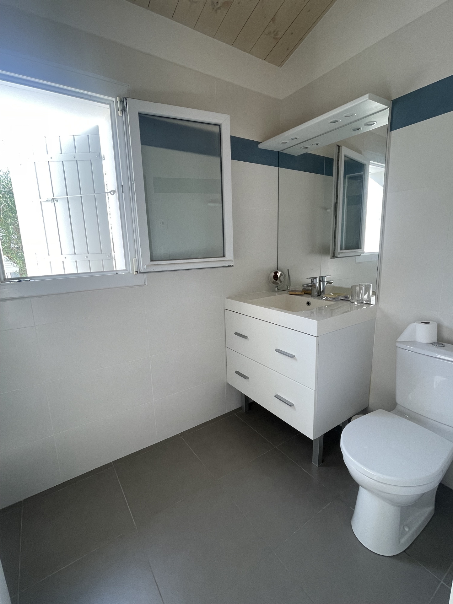 A quiet house, just a stone's throw from the beach and the village of Le Bois-Plage-en-Ré 11