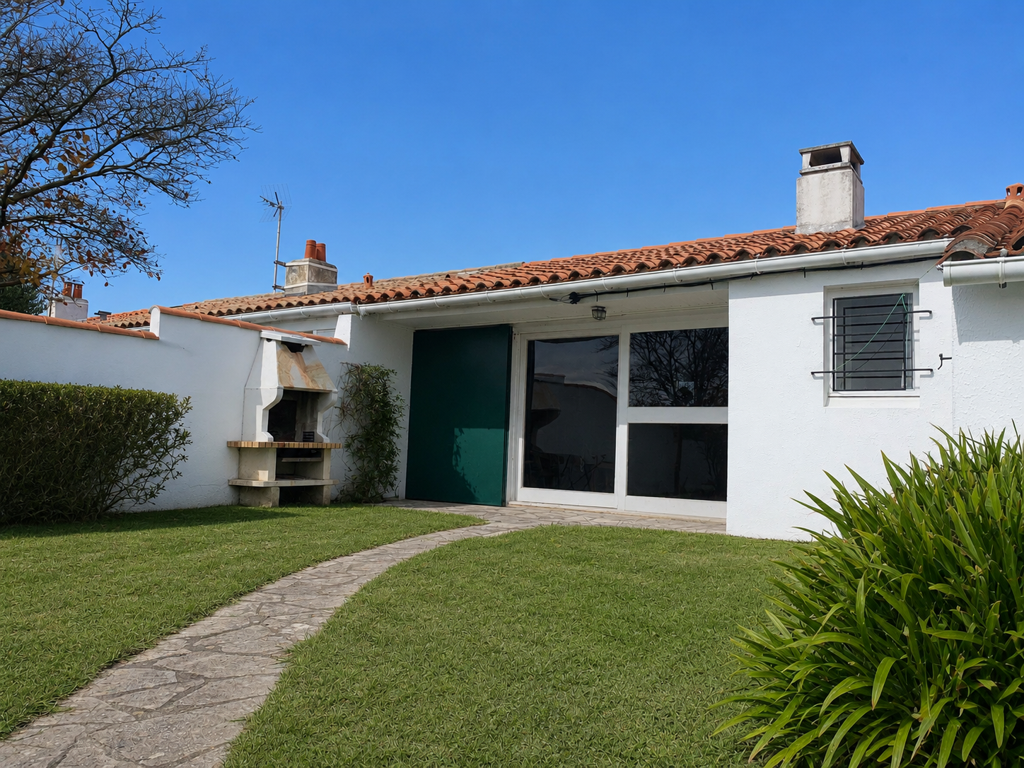 Einstöckiges Haus mit Garten und Parkplatz 5