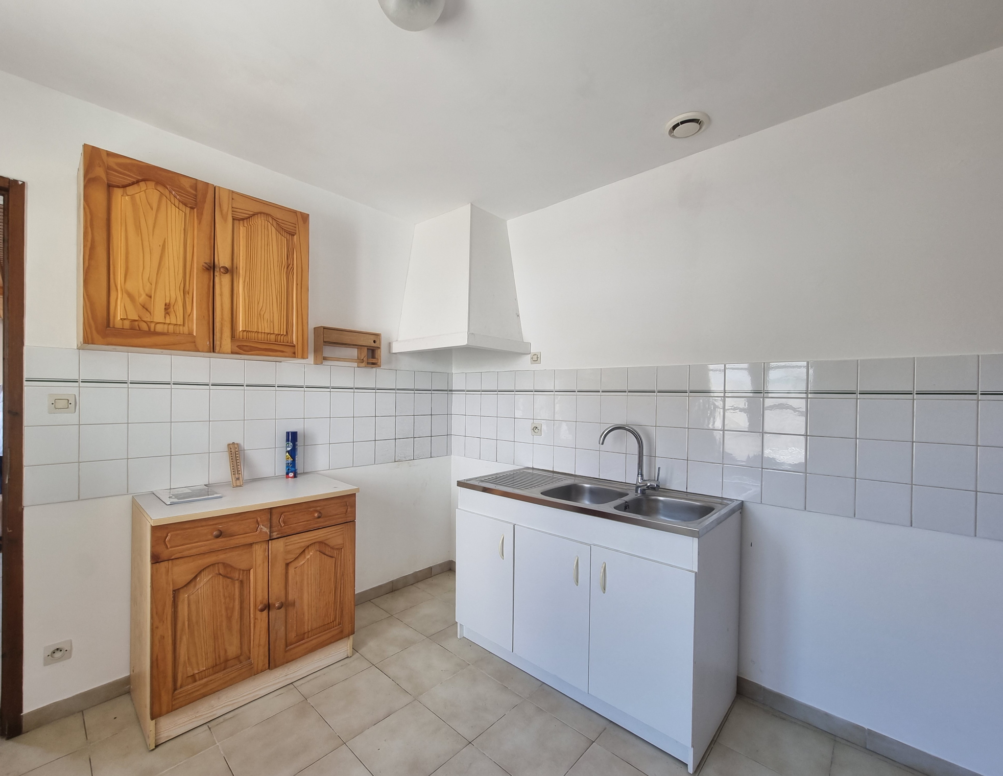 SINGLE-STORY 72 m² - 2 BEDROOMS, TERRACE, AND PARKING SPACE; near the beach and shops 3